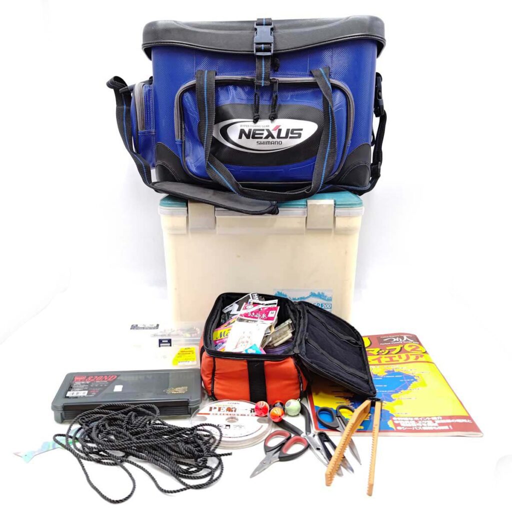 クーラーボックス2点(シマノNEXUS / COOL FISHER) ほか 仕掛けなど まとめて フィッシング 釣り具
