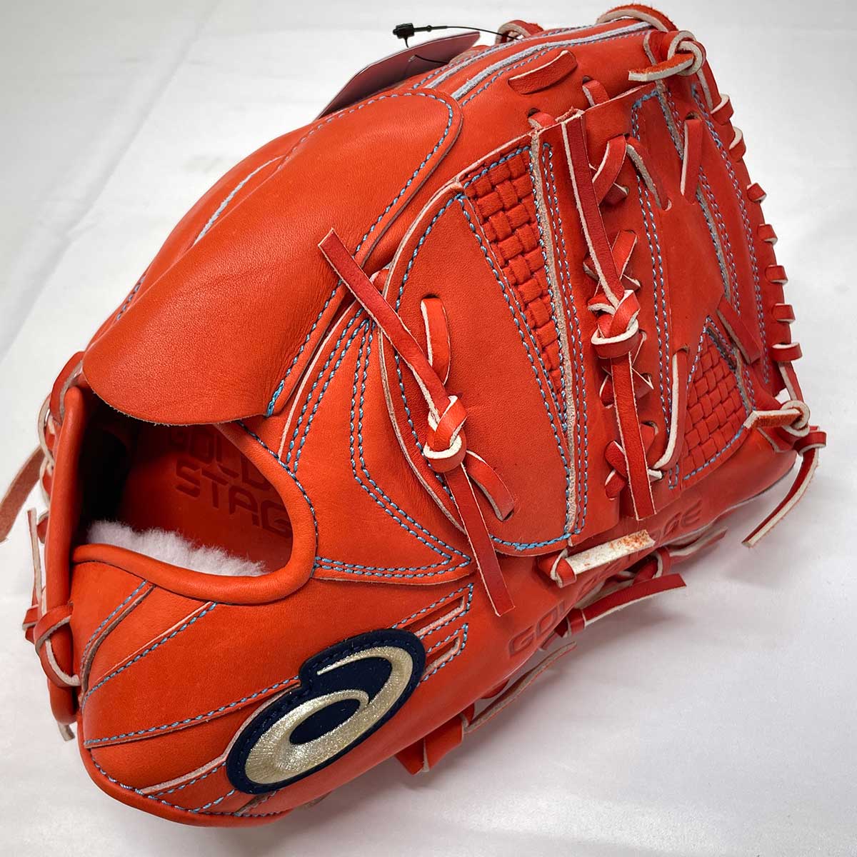 アシックスの野球用グローブ