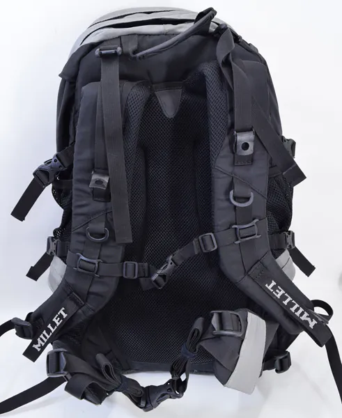 イゾア28背面